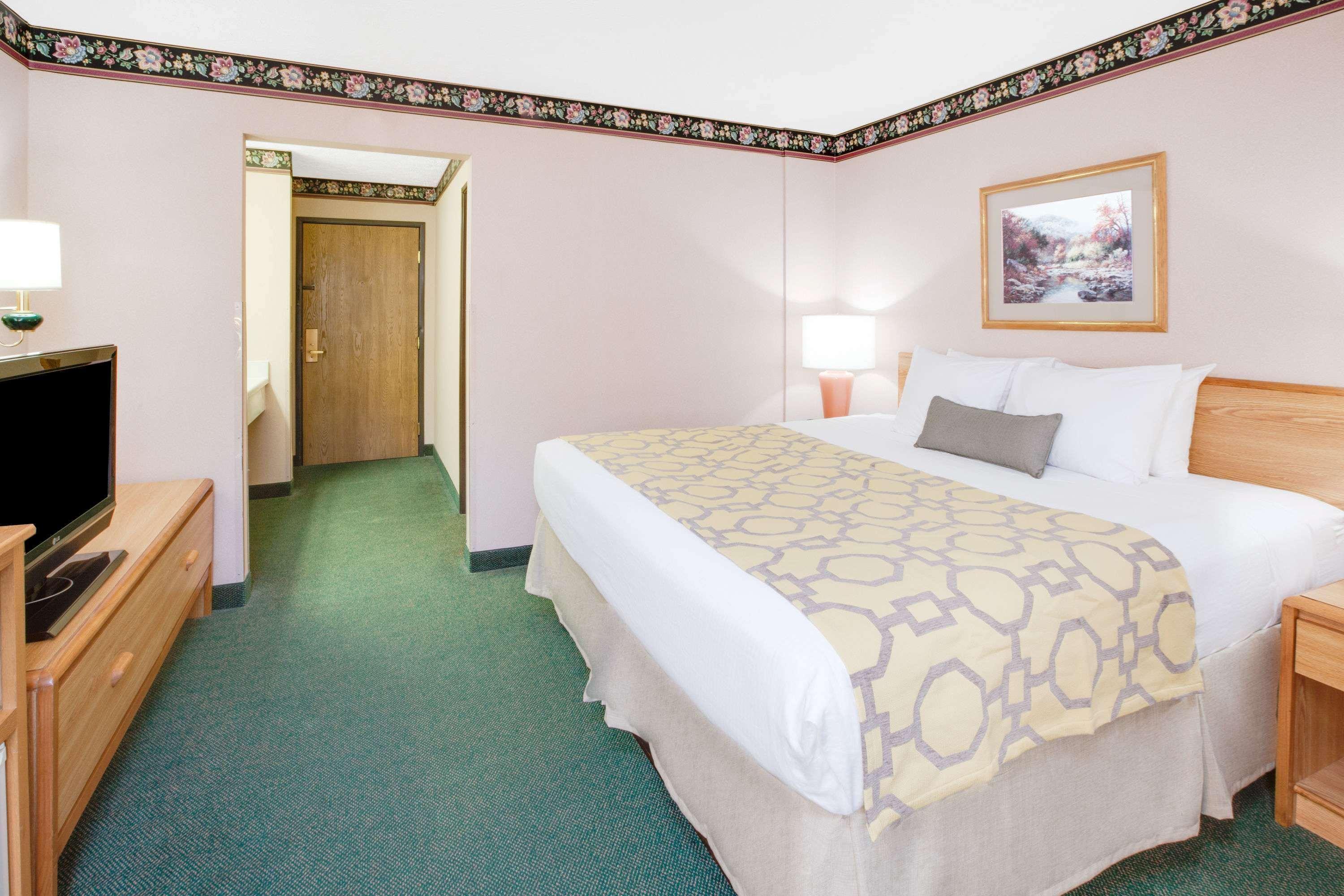 Baymont By Wyndham Traverse City Exterior foto