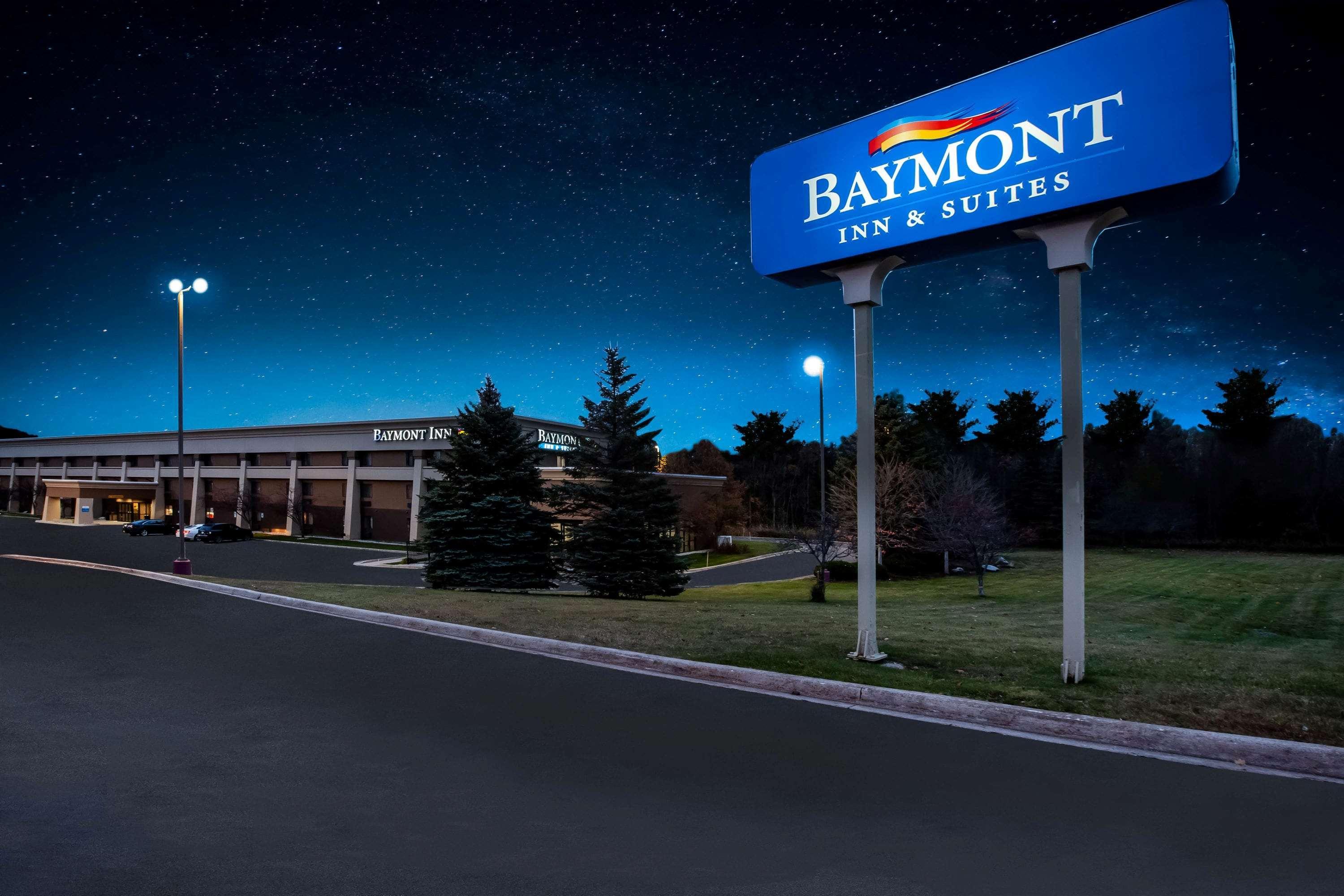 Baymont By Wyndham Traverse City Exterior foto