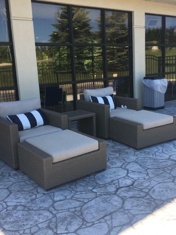 Baymont By Wyndham Traverse City Exterior foto